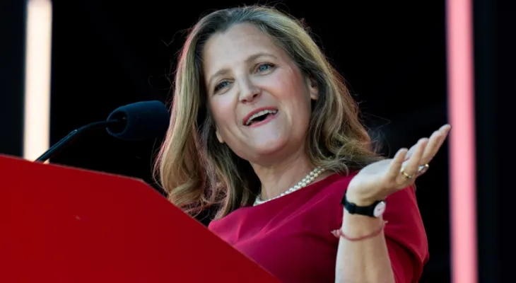 Chrystia Freeland announces her candidacy for the leadership of the Liberal Party and promises to impose tariffs on American imports.
