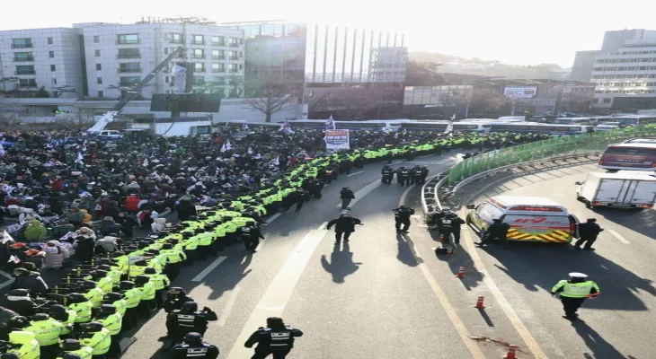 The police arrest the President of South Korea inside the presidential office.