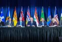 Les premiers ministres des provinces du Canada rencontrent Trudeau pour discuter des menaces de Trump d'imposer des tarifs douaniers élevés