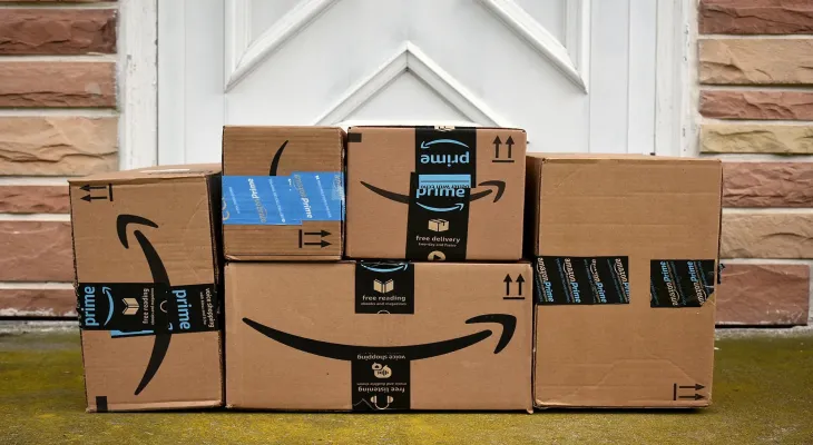 Le gouvernement canadien envisage de réévaluer sa relation avec Amazon après la fermeture de ses entrepôts au Québec.