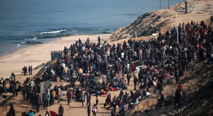 In a majestic scene, the return of the displaced in Gaza on foot from south to north has begun.