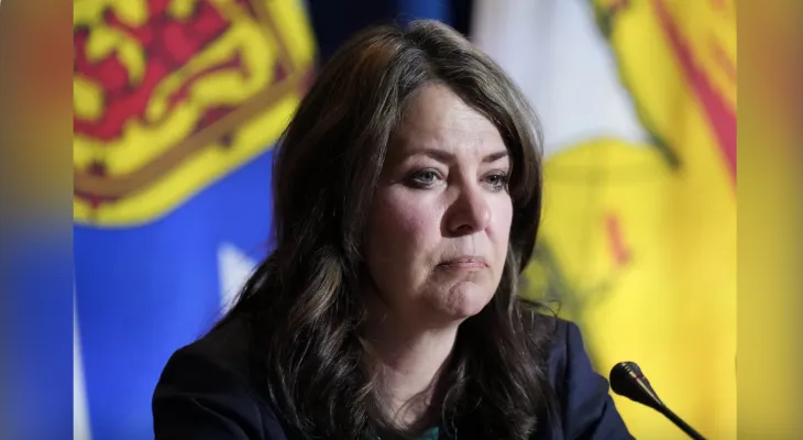 Alberta's Premier responds to Trump's tariffs and confirms cooperation with Ottawa in the response.