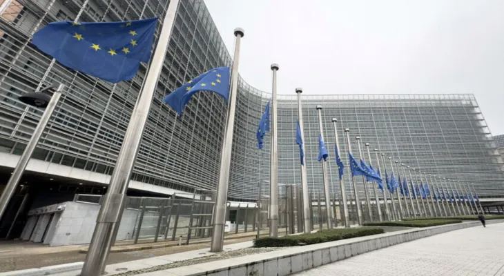 The European Union approves a package of 16 sanctions against Russia.