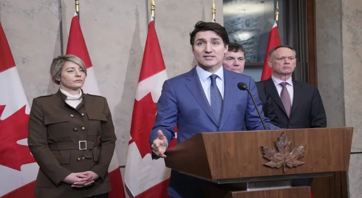 Trudeau describes Trump's decision to impose tariffs on Canada as "very stupid" and announces retaliatory measures.