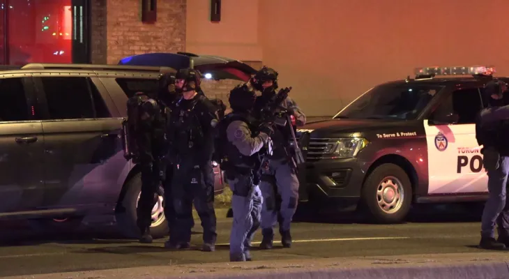 11 people injured in a shooting near the "Scarborough Town" center in Toronto