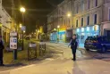 La police française intervient dans une banque à Romainville-sur-Seine et libère des otages retenus par un suspect armé.