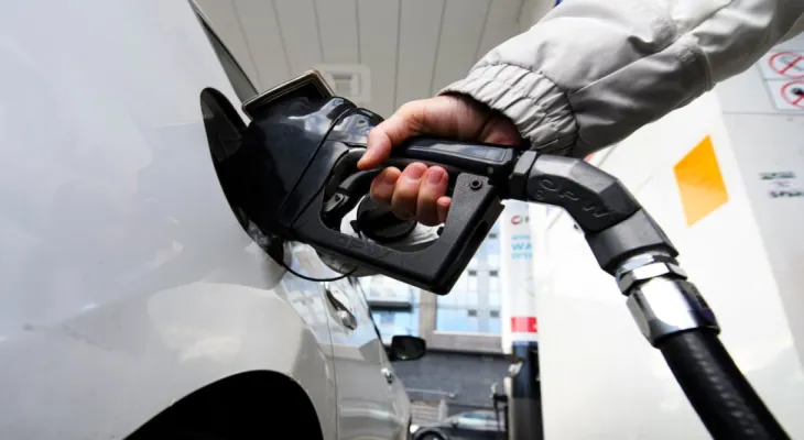 Taxe carbone entre promesses et réductions : un débat permanent sur ses effets directs sur les Canadiens