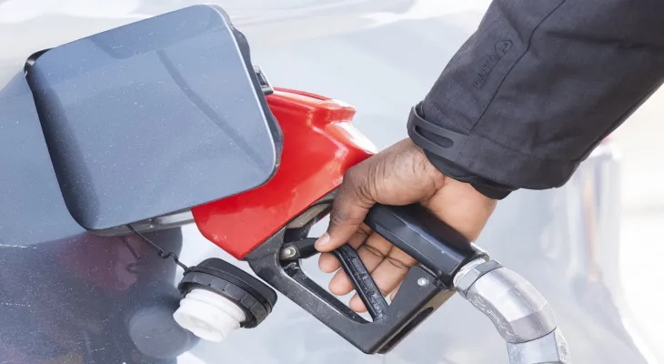 Expected drop in fuel prices in several cities in Ontario by the end of this weekend.