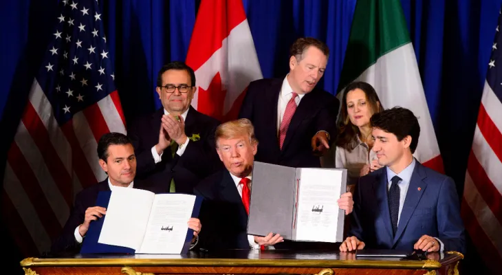 Ancien représentant commercial de Trump : le Canada sortira avec un "résultat heureux" de la politique américaine des tarifs