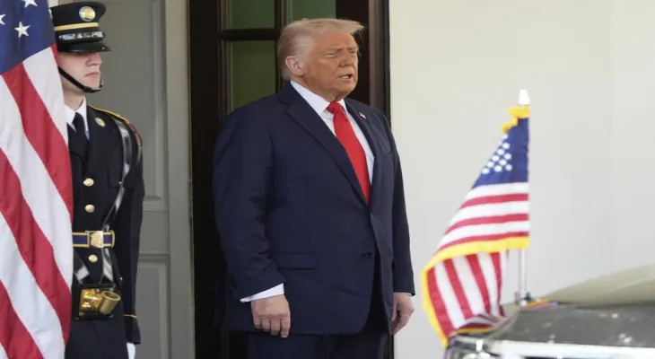 Trump envisage de suspendre les tarifs douaniers sur les exportations automobiles vers le Canada face à une pression économique croissante.