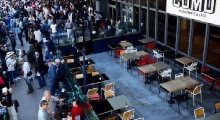 A widespread power outage paralyzes Spain and causes traffic chaos in Madrid and Barcelona.