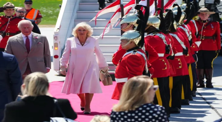 The king begins his official visit to Canada with a meeting with the Governor General and the Prime Minister in Ottawa.