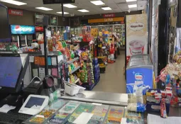 A wave of closures hits local stores in Quebec neighborhoods