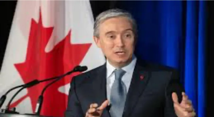 The Government of Canada launches a comprehensive review of expenditures and a plan to gradually reduce public sector spending.